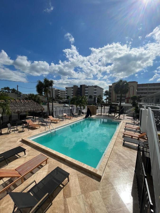 Holiday Isles Resort Madeira Beach Eksteriør billede