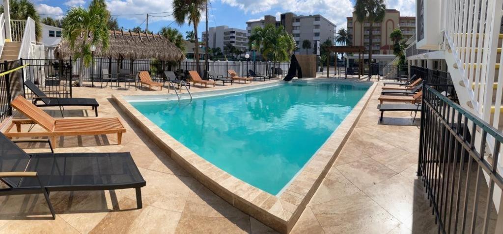 Holiday Isles Resort Madeira Beach Eksteriør billede