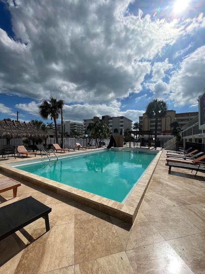 Holiday Isles Resort Madeira Beach Eksteriør billede