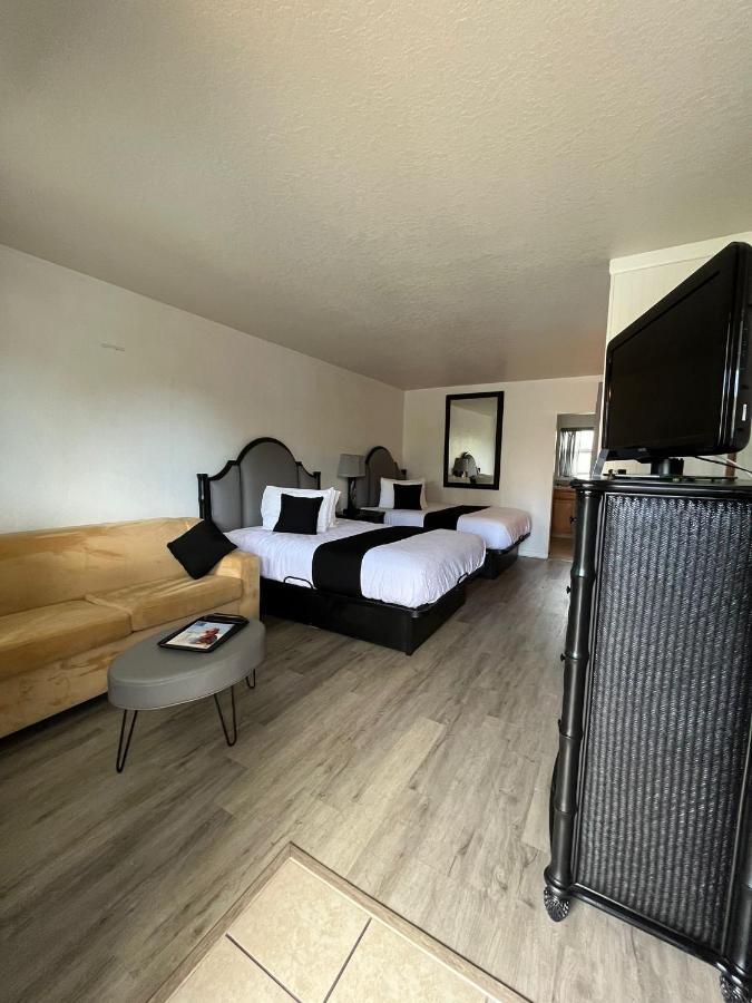 Holiday Isles Resort Madeira Beach Eksteriør billede